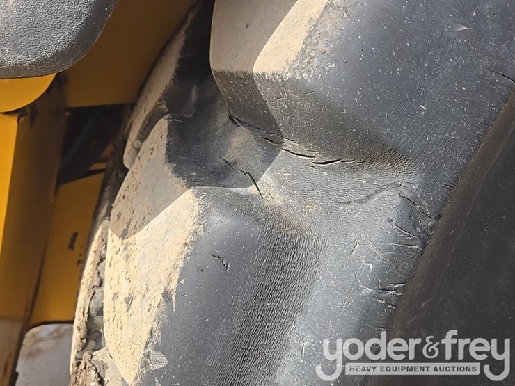 2018-deere-460e-image-10