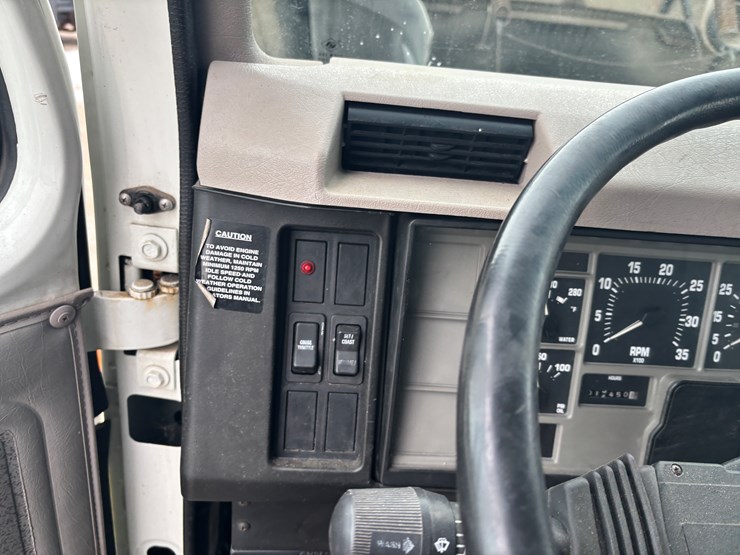 2002-international-4700-image-33