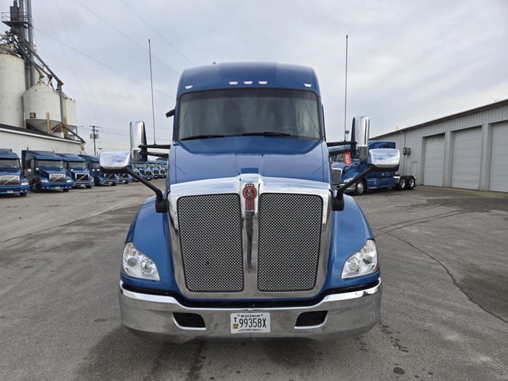 2022-kenworth-t680-image-8