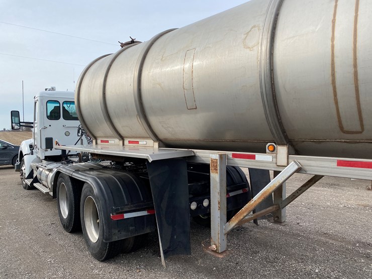 #502-•-2012-northern-8,500-gallon-semi-manure-tanker-(has-wi-title)-(waupun,-wi)-image-17