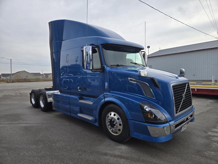 #2231-•-2016-volvo-vnl-sleeper-cab-semi-image-7