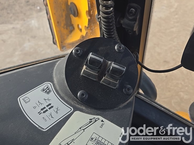 2017-jcb-3cx-image-89