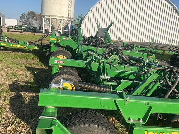 2018-john-deere-1910-image-99