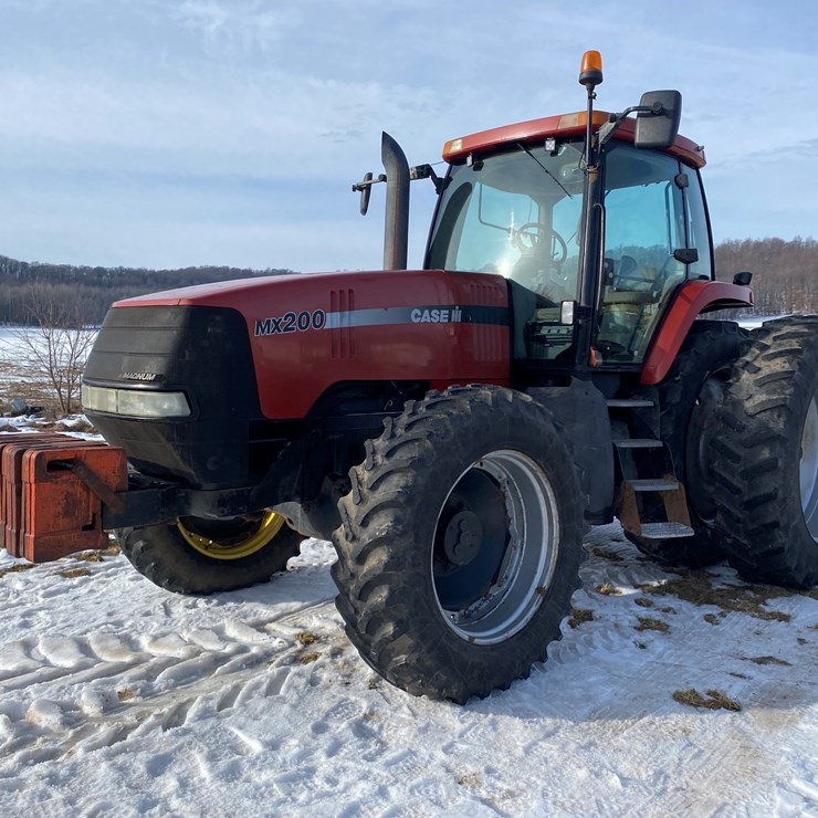 #125 • 2001 Case MX200 Magnum Tractor (Colfax, WI)