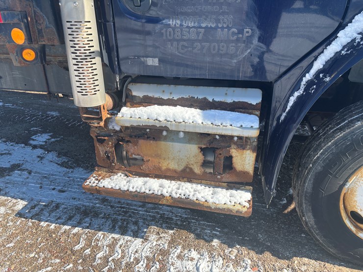 #2294-•-2013-freightliner-m2-flatbed-truck-image-15