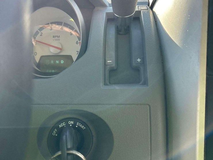 2010-dodge-grand-caravan-image-17