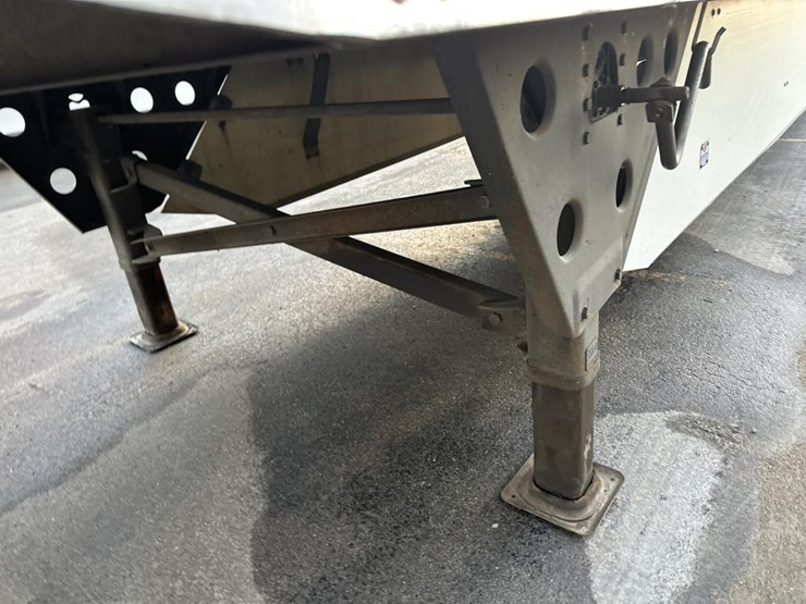 2019-utility-53'-image-17