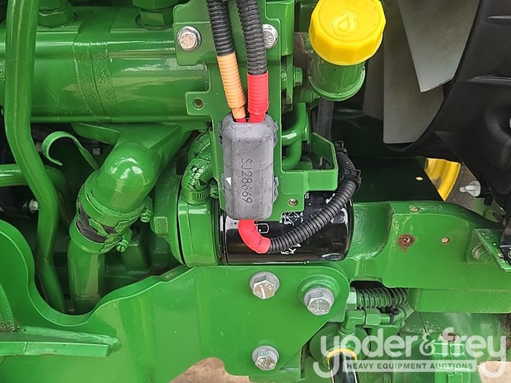 2020-john-deere-5075e-image-48