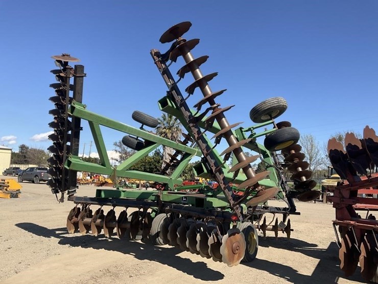 john-deere-32-image-6