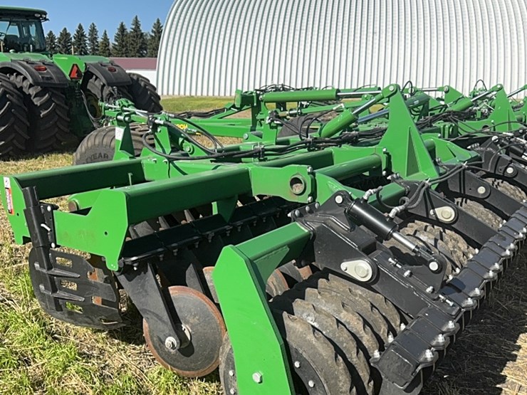 2023-john-deere-h-image-15