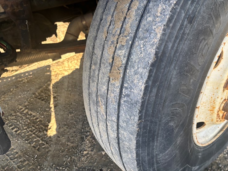 2005-sterling-lt8500-image-83