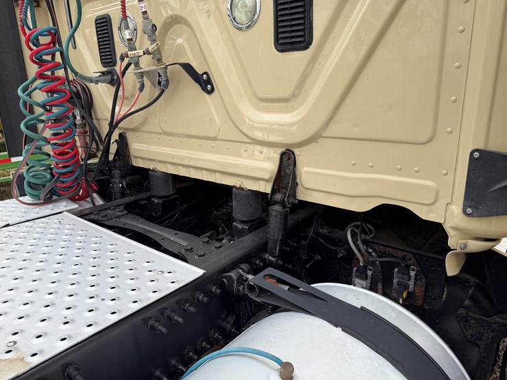 #40955-•-2016-freightliner-cascadia-t/a-daycab-truck-tractor-3akjged54gshn2294-image-40