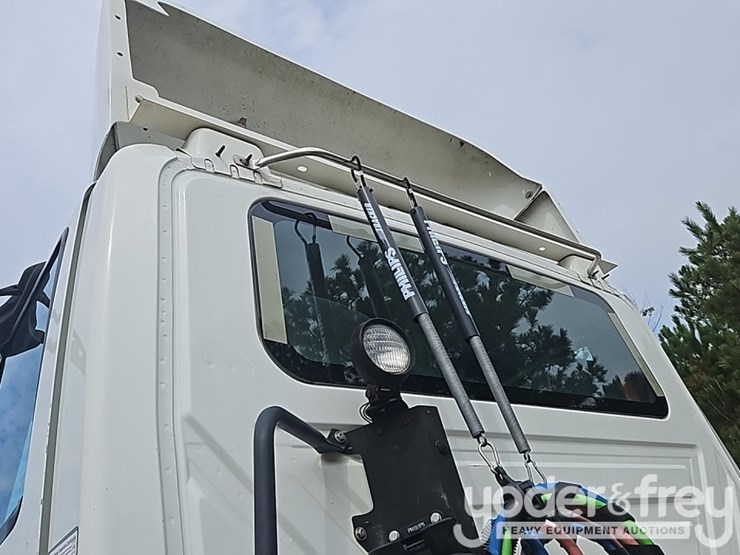 2017-international-8600-image-17