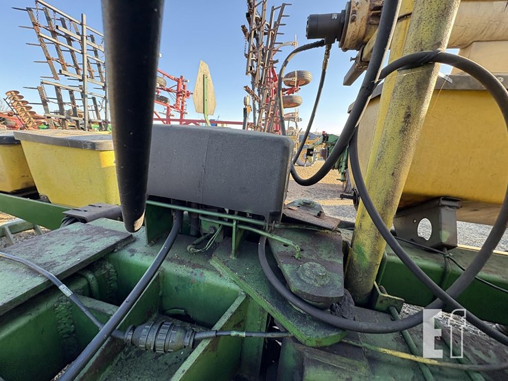 john-deere-7200-image-15
