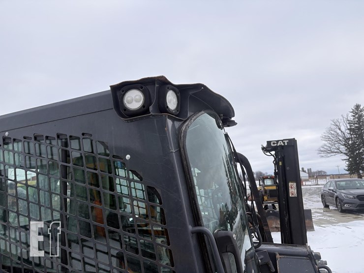 2020-deere-320g-image-8