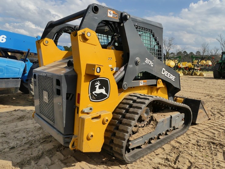 2023-deere-317g-image-4