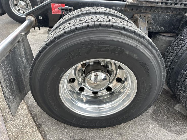 #2231-•-2016-volvo-vnl-sleeper-cab-semi-image-60