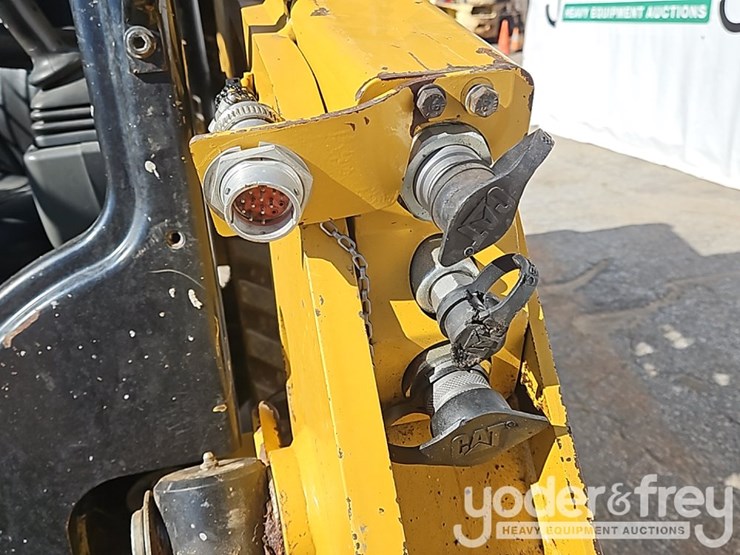 2021-caterpillar-226d3-image-28