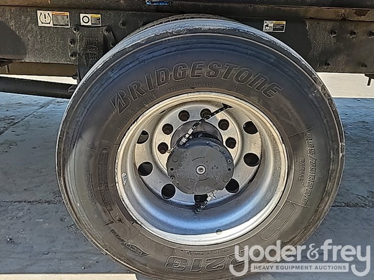 2018-peterbilt-337-image-12