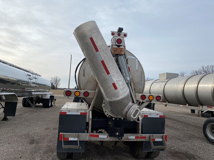 #500-•-2012-northern-8,500-gallon-semi-manure-tanker-(has-wi-title)-(waupun,-wi)-image-31