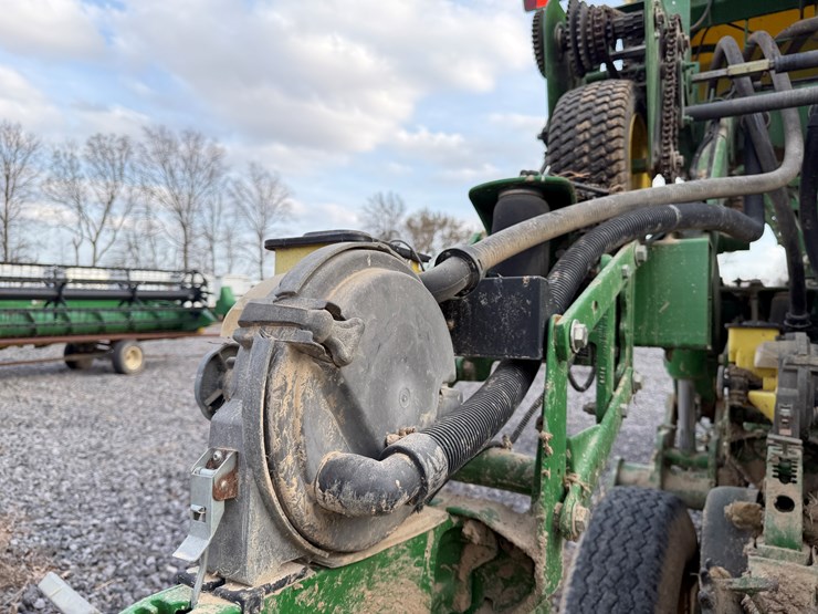 john-deere-1790-image-38