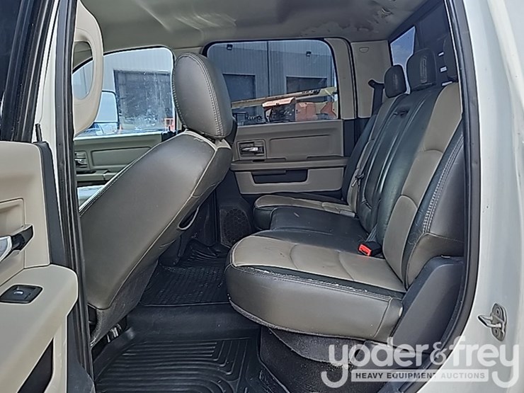 2010-dodge-ram-3500-image-35