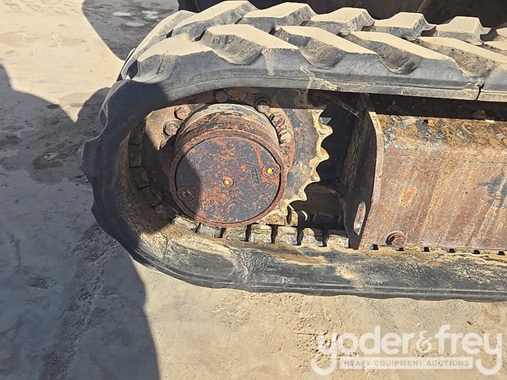 2020-deere-35g-image-19