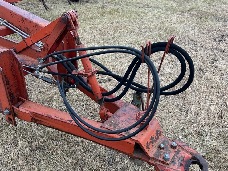 lot-49.-1981-33’-morris-magnum-model-cp-731-chisel-plow-w/3-bar-harrows,-well-maintained-unit,-super-clean-and-straight,-check-photos-image-4