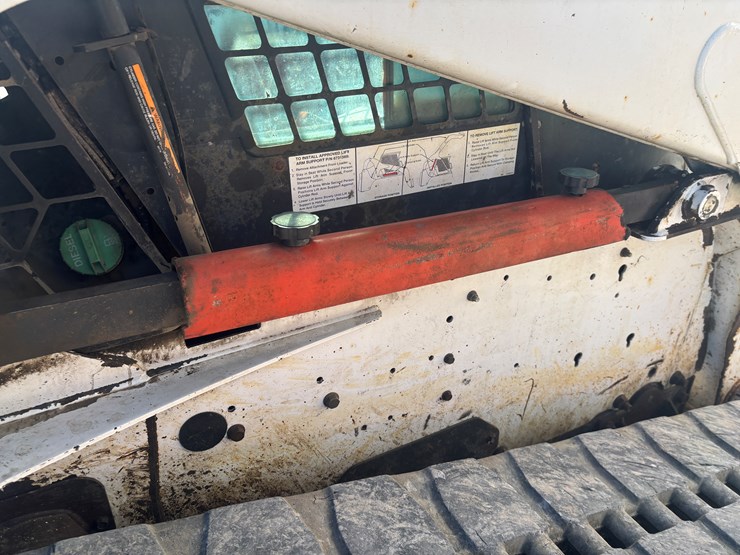 2007-bobcat-t300-image-43