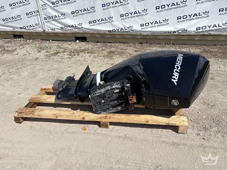 2022-mercury-verdado-300hp-boat-motor-image-1