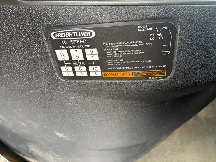 2018-freightliner-cascadia-126-image-31