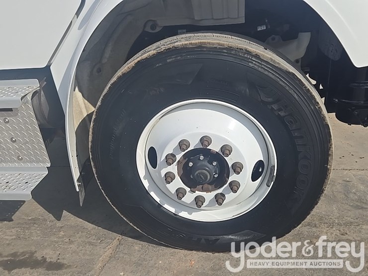 2021-freightliner-m2-106-image-53