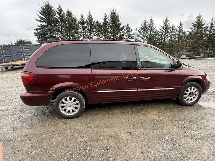 2002-chrysler-town-&-country-image-5