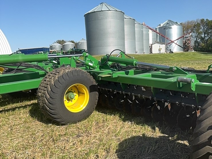 2023-john-deere-h-image-21