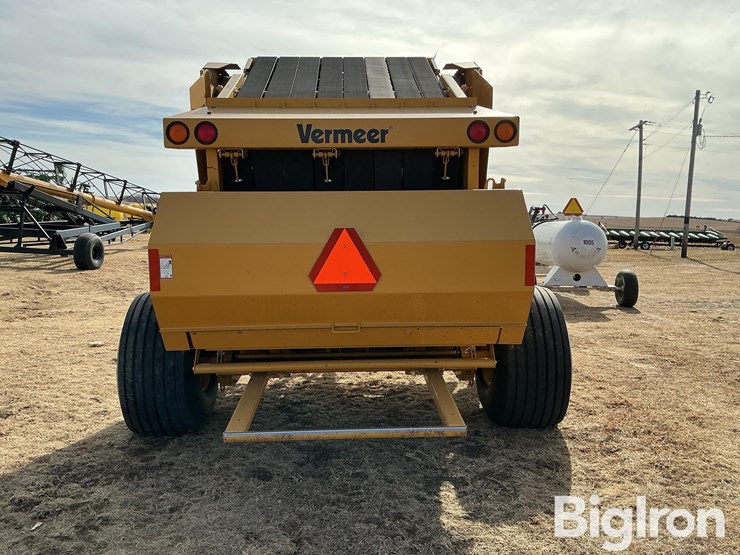2015-vermeer-605n-cornstalk-special-image-6