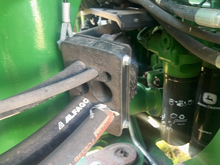 2016-john-deere-9520r-image-81