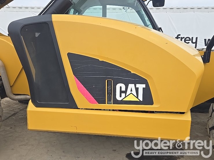 2018-caterpillar-tl1055d-image-74