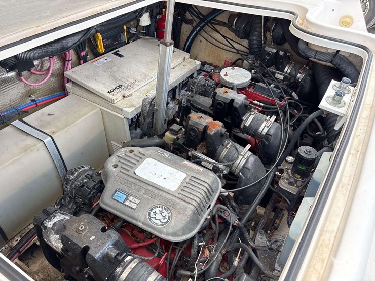 2007-regal-30-express-cruiser-boat-with-t/a-trailer-image-43