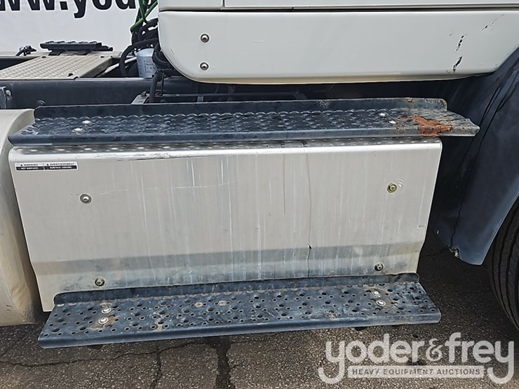 2017-international-8600-image-40