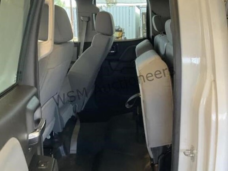 2016-chevrolet-silverado-2500-image-24