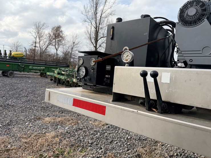 #40961-•-2011-magnolia-/-adams-t/a-fertilizer-tender-trailer-image-40