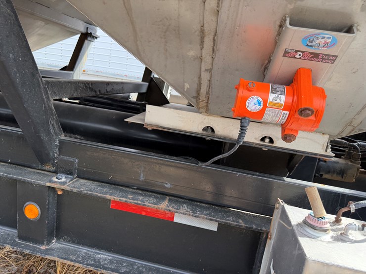 #40961-•-2011-magnolia-/-adams-t/a-fertilizer-tender-trailer-image-55