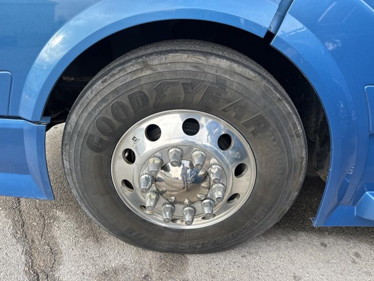 #2231-•-2016-volvo-vnl-sleeper-cab-semi-image-54