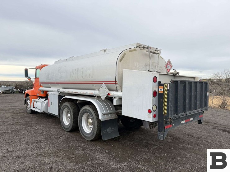 1993-freightliner-fld112-image-3