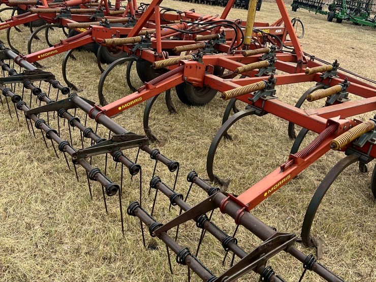 lot-49.-1981-33’-morris-magnum-model-cp-731-chisel-plow-w/3-bar-harrows,-well-maintained-unit,-super-clean-and-straight,-check-photos-image-24