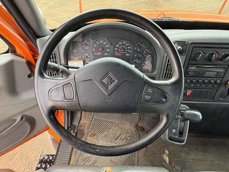 2004-international-durastar-4300-image-12