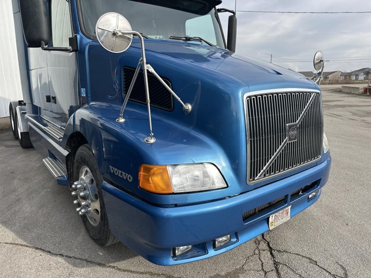 2003-volvo-10-image-22