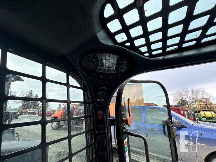 2015-bobcat-s570-image-18