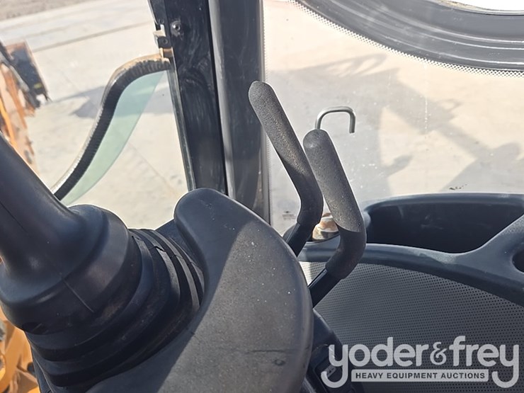 2022-case-590sn-image-80