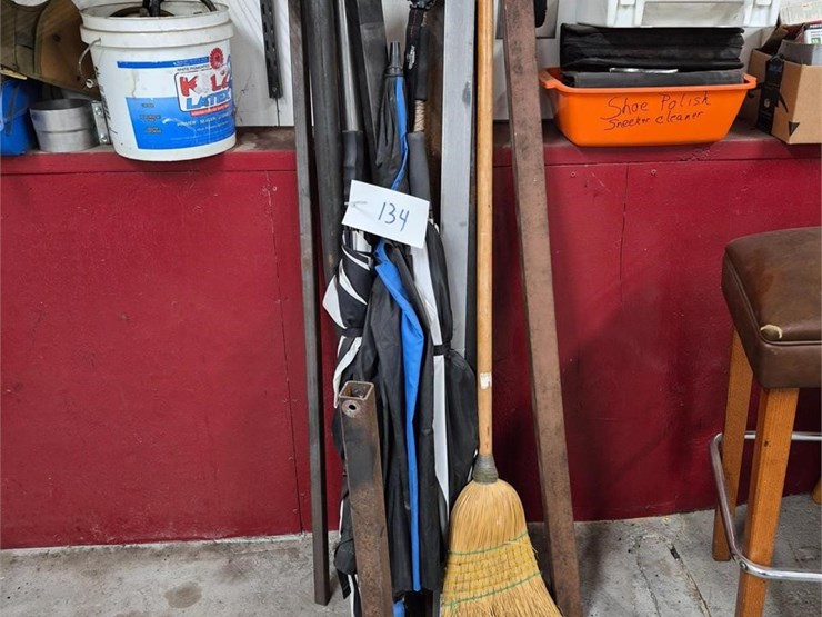 umbrella,-broom,-standing-items-image-1